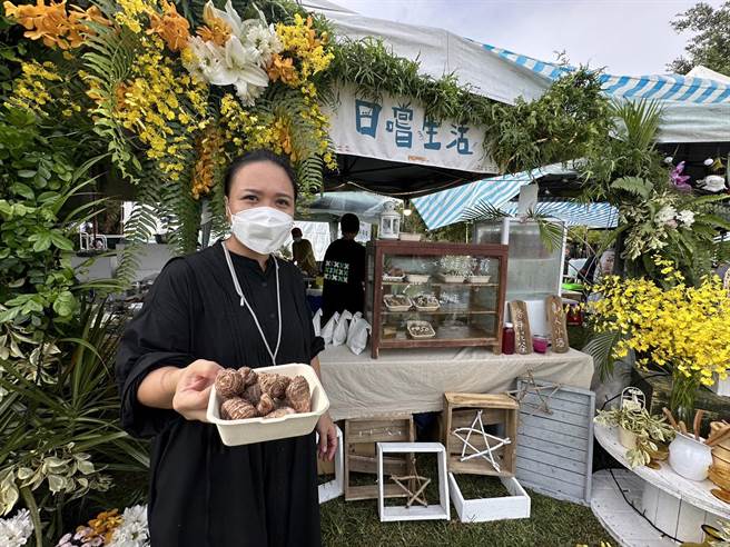 PASIWALI音乐节，今明两天在台东森林公园登场，周边原住民美食市食也值得逛。（蔡旻妤摄）