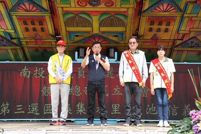 南投縣長林明溱（左二），出席黃春麟競選總部成立大會。（民眾提供／廖志晃南投傳真）