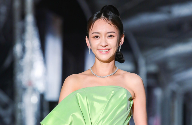 陈意涵生2胎后首登金钟奖星光大道。（图／陈俊吉摄）