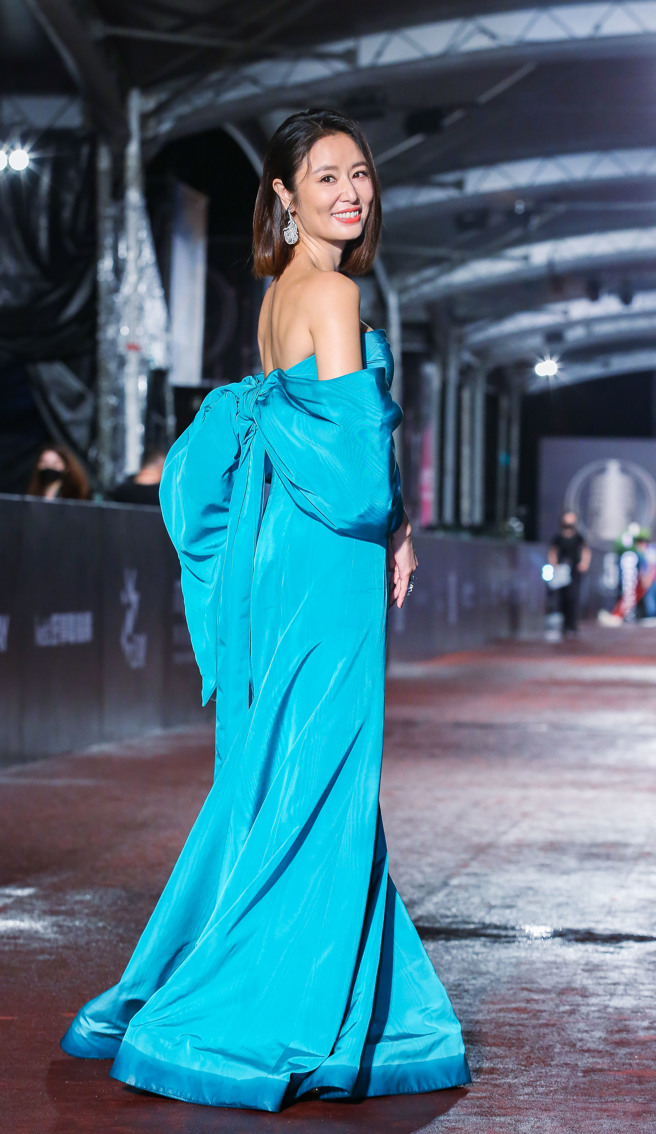 林心如以一襲藍色禮服優雅登場。（圖／攝影 陳俊吉）
