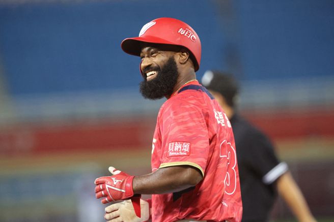 味全龙谷德温9局上敲出带有2分打点的超前安打。（味全龙提供）