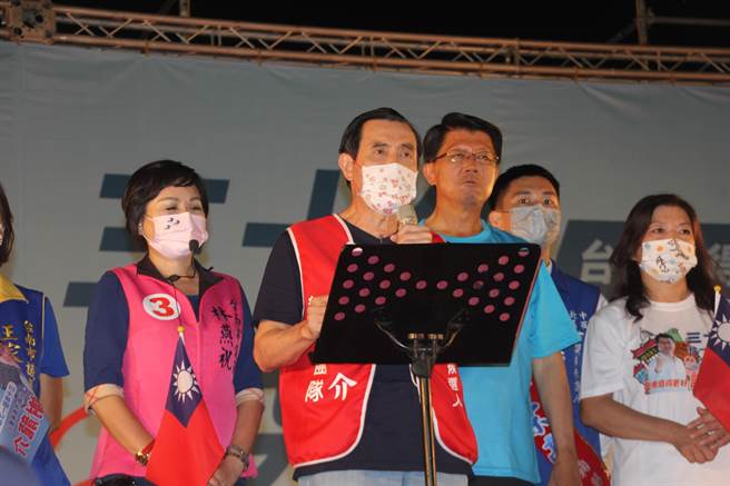 前总统马英九登台为国民党台南市长候选人谢龙介站台。（程炳璋摄）