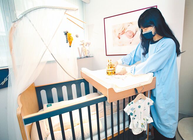 除了产后照护，孕学林馆内所有无毒用品也规画经销贩售，集结无毒好品供妈妈们选购。	（范扬光摄）