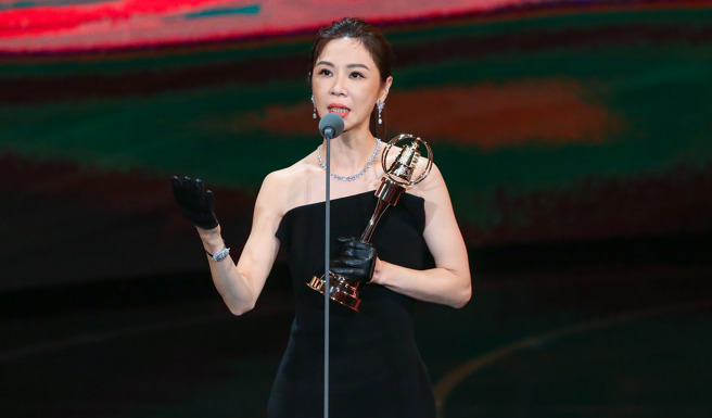 谢盈萱发表得奖感言时搞错剧组，制造不少笑果。(图/杜宜谙摄)