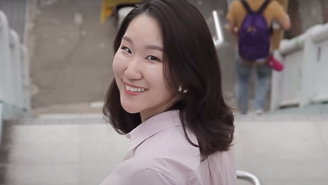 韩国正妹郑世贤自2019年离开台湾，返回韩国工作后，她一直想念台湾的一切，好不容易等到近日台湾入境检疫放宽0＋7，她立刻买机票来台。（图／翻摄自不要闹工作室YouTube）