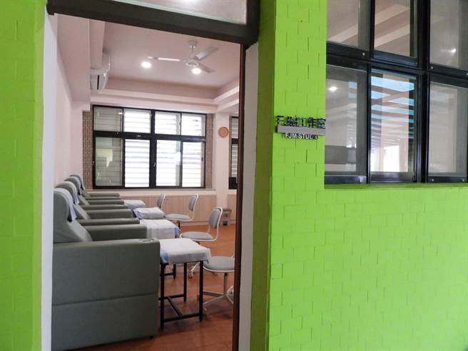 设置于花莲北滨天主堂内的吴若石神父健康服务中心今揭幕启用，3层楼的建物主要作为培训基地，提供教学、协会运作及学员宿舍使用，以服务更多偏乡患者。（罗亦晽摄）