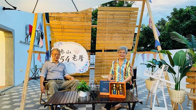 走读赤山社区，号召游客老厝旁享受星空飨宴。(屏县府提供)