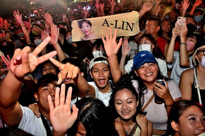 PASIWALI音乐节在台东森林公园举行，A-Lin压轴嗨翻全场。（庄哲权摄）