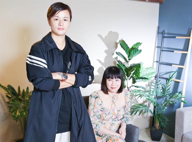 紀倪君（左）、陳安齊堅持節目帶有傳遞公益、維護環境的意義。（陳俊吉攝）