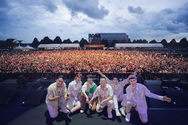 鱼丁纟赴新加坡担任One Love Asia 音乐季开场嘉宾。（环球音乐提供）