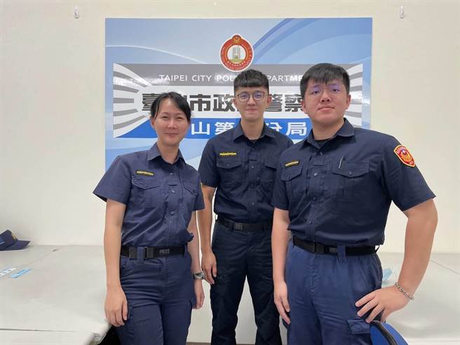 热心帮助老太太寻人的景美所警员林嘉萦（左）、林冠廷（中）、虞钧翔（右）。（警方提供）