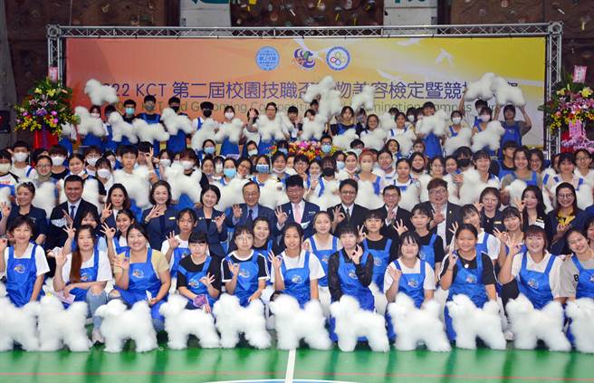 大仁科大举办宠物美容检定竞赛，吸引全台272名相关科系学生报名参与，打破歷年纪录。（林和生摄）