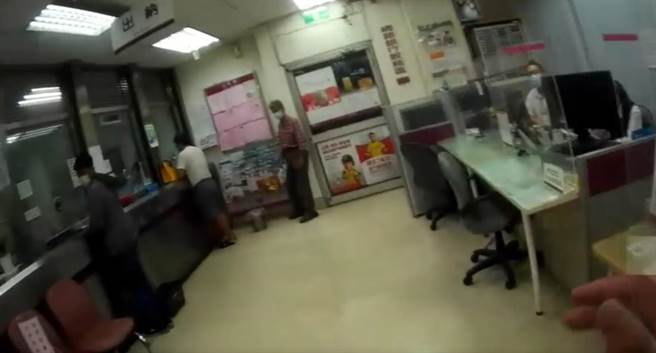 诈骗老梗「猜猜我是谁」仍很多人遭骗，警方与银行员联手阻诈，今年1月迄今已拦阻594件，拦阻金额达3亿5144万余元。（台中市警察局提供／张妍溱台中传真）