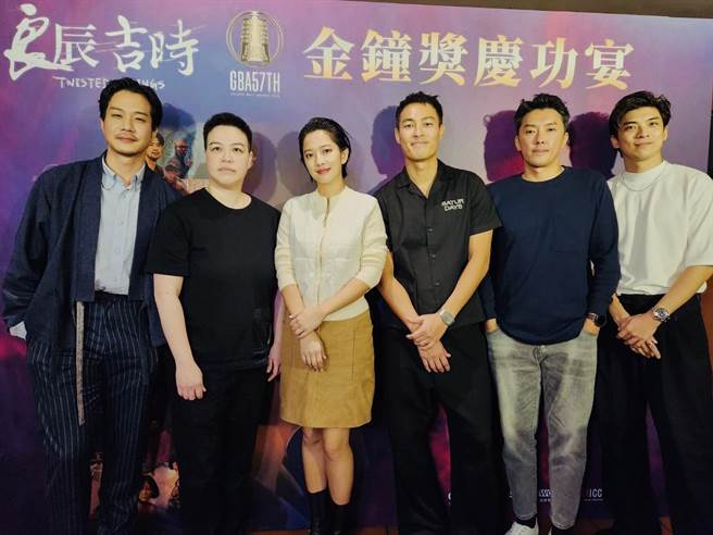 薛仕凌（左起）、 导演黄熙、周采诗、杨佑寧 、段钧豪 、林哲熹出席庆功宴。（Catchplay提供）