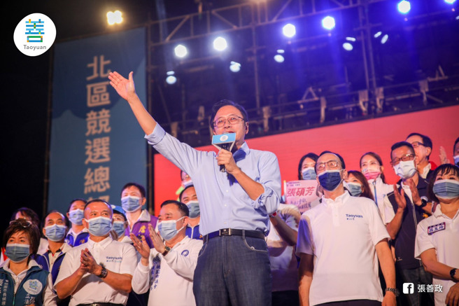 国民党桃园市长候选人张善政22日举办北区造势晚会，号称近2万人参加。（取自张善政脸书）