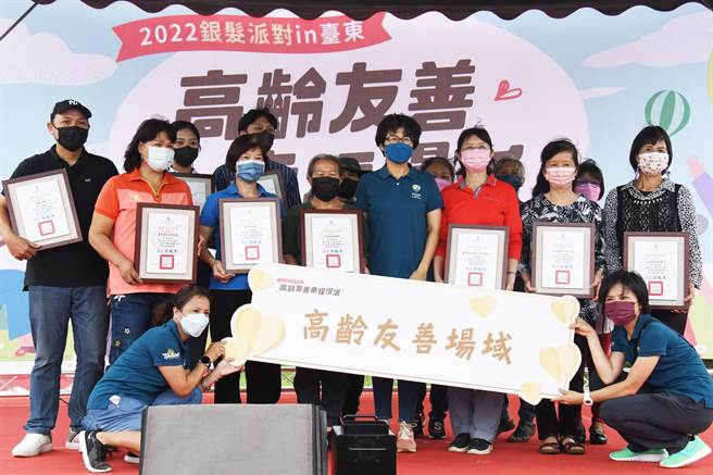 为了提升长者生活便利，台东县府招募26家高龄友善场域。（庄哲权摄）