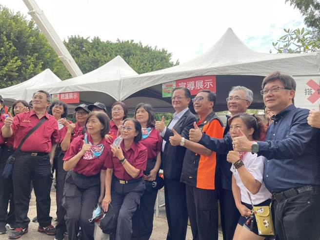 消防署長蕭煥章也到場支持。（洪靖宜攝）