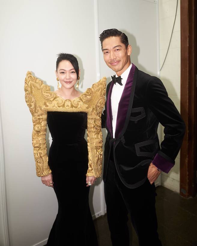 小S与AKIRA同框，写下：「很开心志玲也有了一个很棒的老公和家庭」。（图／小Sfacebook）