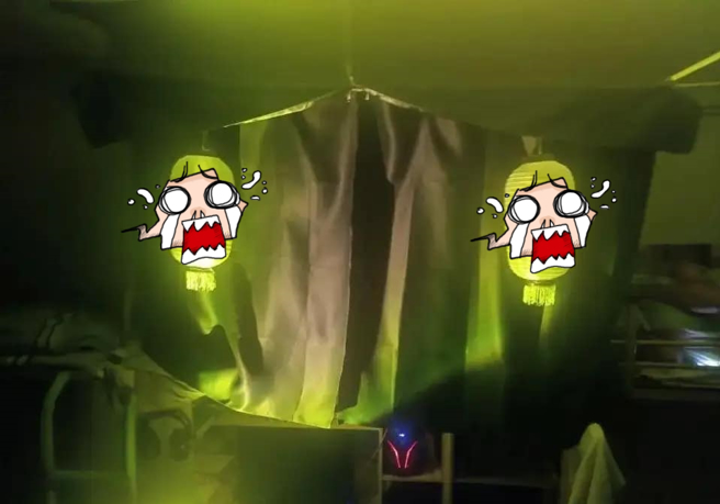 宿舍寝室内挂上「奠字灯笼」，网友一见吓坏「早晚出事」。（翻摄自脸书爆废公社公开版）