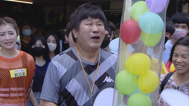 胡瓜损失奖金还被呛。（民视提供）