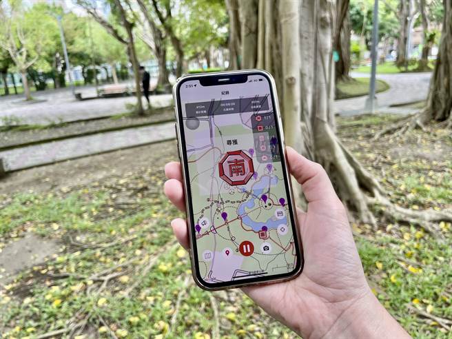 南山人寿「神寿任务—环台步道马拉松」登山健走活动，透过行动装置搜集步道宝石，解锁任务还可获得抽奖机会。(南山人寿提供)