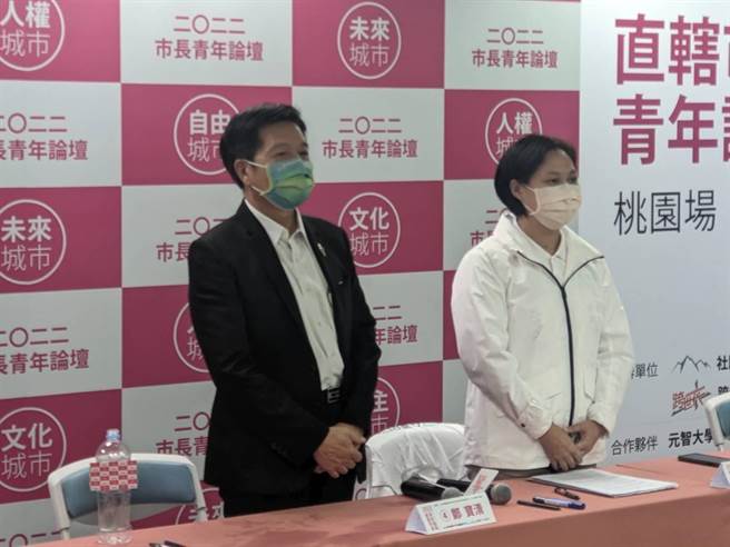 郑宝清出席青年论坛，挺青年就业和居住正义。(郑宝清团队提供／蔡依珍桃园传真)