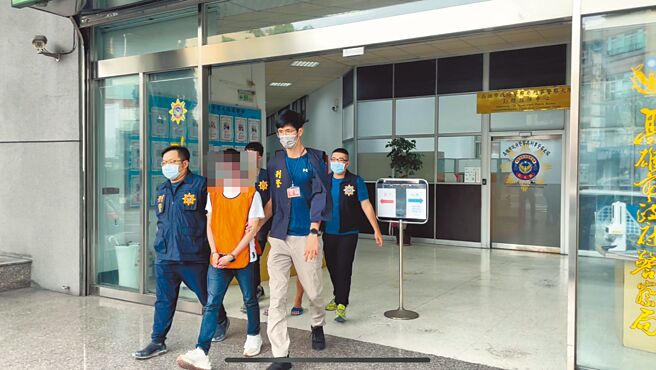 高雄市警方獲報有假檢警詐團吸收未成年少年擔任車手，警方陸續查獲成員移送偵辦。（翻攝照片／洪靖宜高雄傳真）