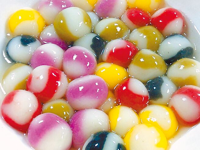 嘉志阁第十四届客家粄仔节活动开跑，图为琉璃汤圆。（苗栗县政府农业局提供）