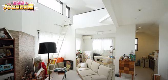 吴淡如豪宅内部採光相当好。(图/截图自Joeman YouTube )