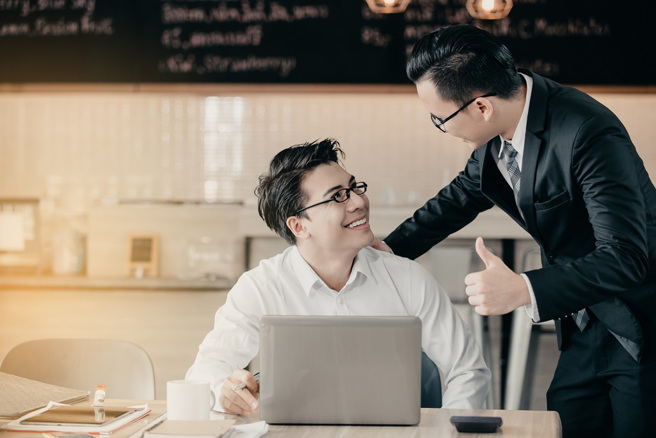 摩羯座、水瓶座、雙子座認真又聰穎，在職場上最容易深得老闆的心。（示意圖／達志影像）