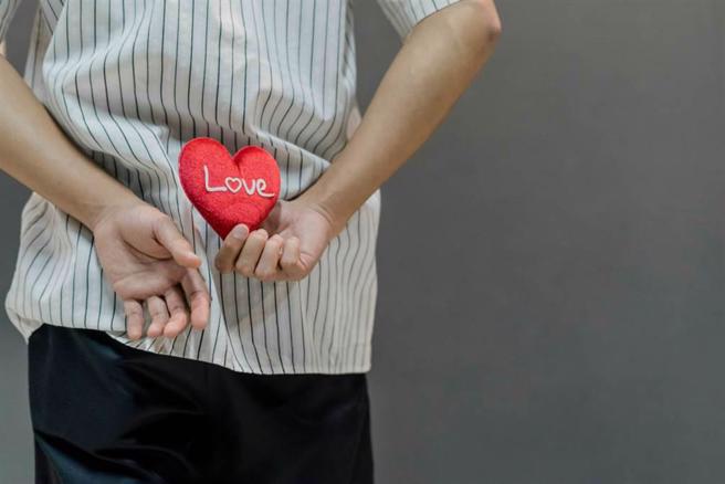 生肖屬鼠、兔、龍者寧可錯過真愛，也不願意主動向對方表白。（示意圖／Shutterstock）