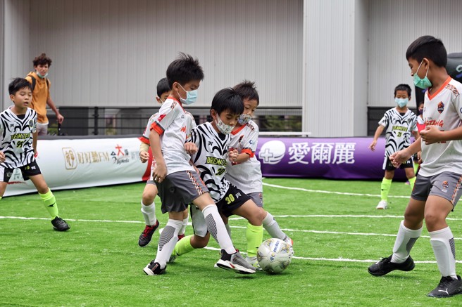 111年度国民小学迷你足球赛本周兵分四路开踢，分别在彰化、澎湖、金门、新竹举办。（迷你足球协会提供）