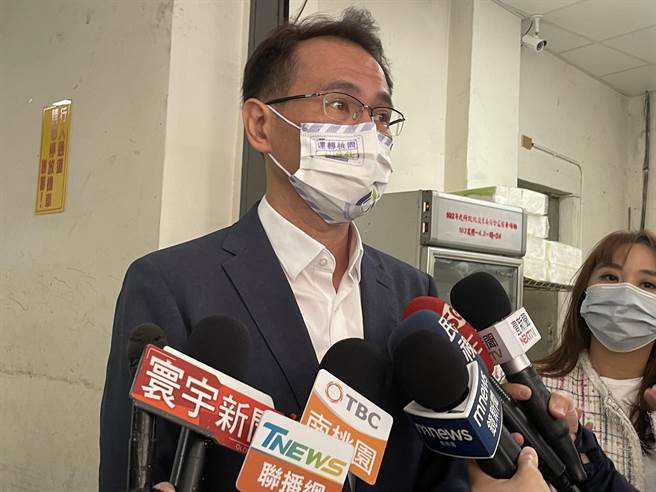 民進黨桃園市長候選人鄭運鵬說，盼國民黨用同一標準檢視同一事件。(呂筱蟬攝)