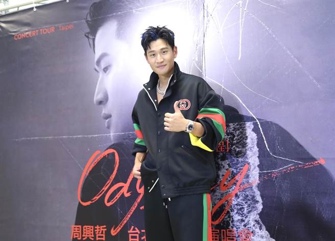 周興哲昨開心出席演唱會慶功。（陳俊吉攝）