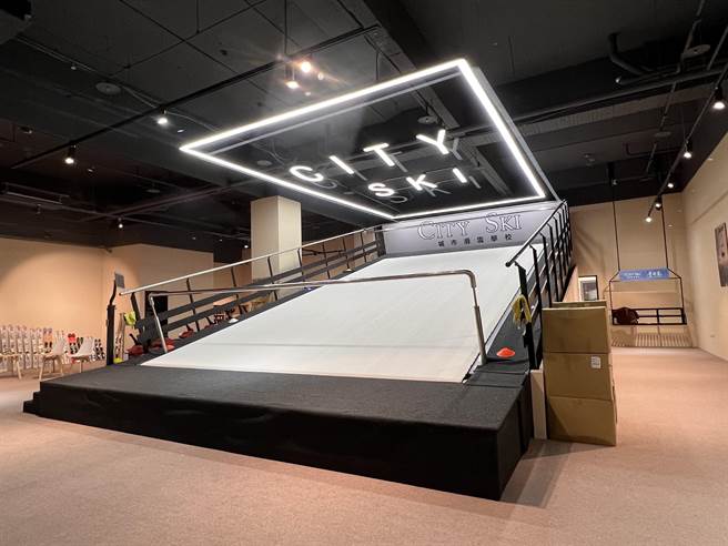 室内滑雪学校也进驻商办「STARUP台中国际新创」，占地约100多坪。(林欣仪摄)