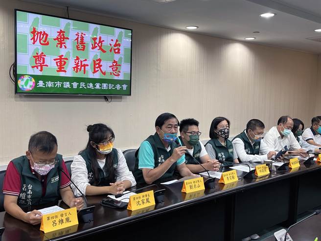 台南市议会副议长补选，民进党团经过表决后，决议不派人选、不投票。（洪荣志摄）