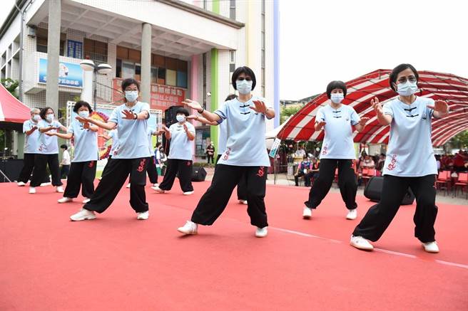 第五届长青生活节以「迎风摇曳─宜湳自得」为主题，歷经半年时间筹备，交织着银髮及年轻世代多元的想法，并共同规划精彩节目与相关活动。（静宜大学提供）
