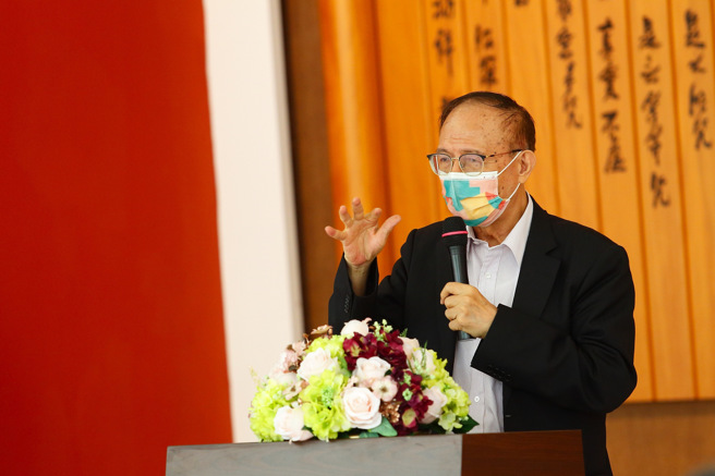 南华大学校长林聪明于南华大学视觉艺术与设计学系第十九届系展致词。(照片/南华大学提供)