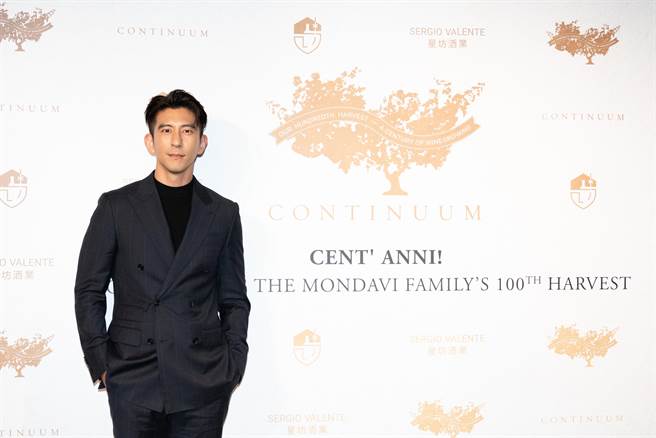 修杰楷热爱品酒、收藏酒，获邀担任酒庄代言人。（心传葡萄酒庄提供）