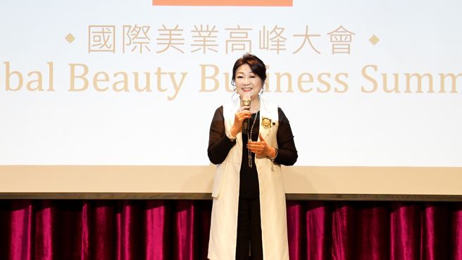 「韩流教母」谢颖带领团队掀起台湾新一波韩流旋风。(戴志扬翻摄)