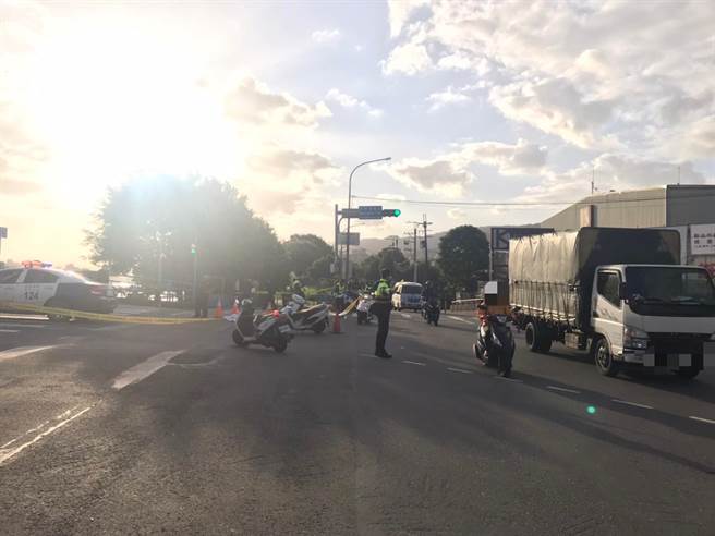 树林区发生曳引车与自行车车祸，单车女骑士当场惨死。（民眾提供）