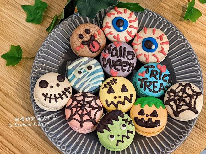 Pinkoi的萬聖節彩繪12法式手工馬卡龍，可愛又驚悚。原價1200元，特價900元。（Pinkoi提供）