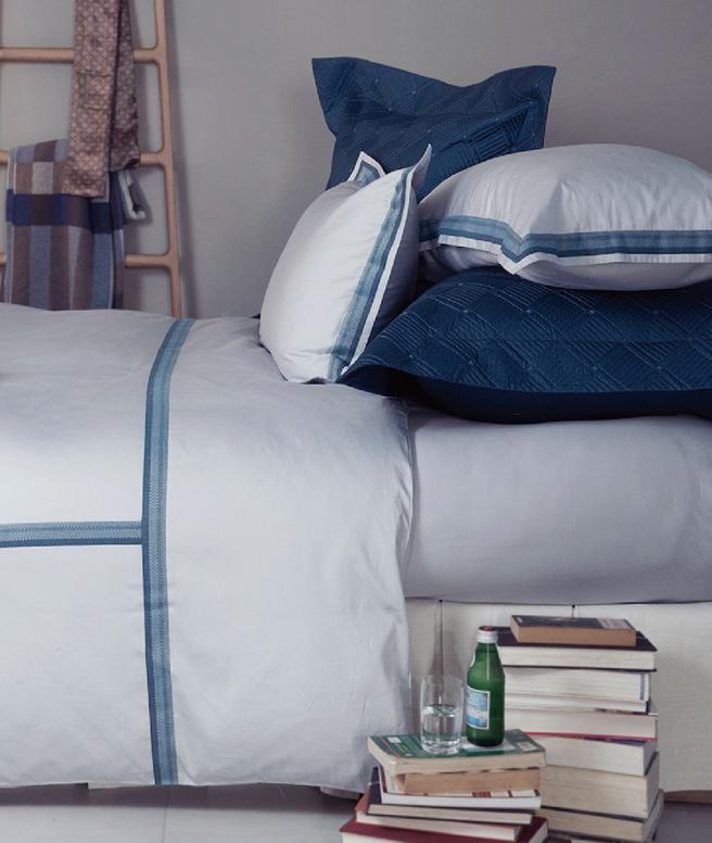 板桥大远百宽庭生活馆，KL克里斯义大利长纤棉织带寝饰双人4件式，推荐价1万5800元。（远百提供）