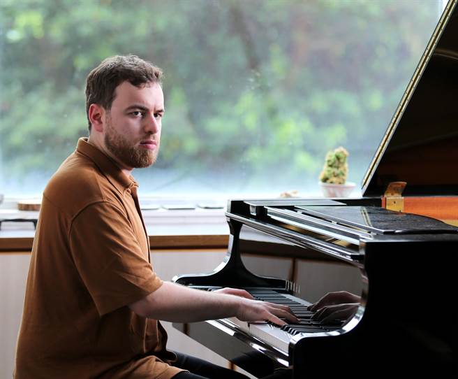 第十五屆蘇黎世蓋扎．安達鋼琴大賽冠軍安東．哥琛貝爾格，將首度在台舉辦鋼琴獨奏會。（黃世麒攝）