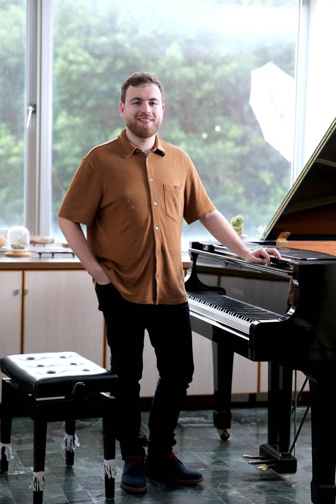 鋼琴家安東．哥琛貝爾格將在台舉辦首場鋼琴獨奏會，他對曲目規畫很有想法。（黃世麒攝）