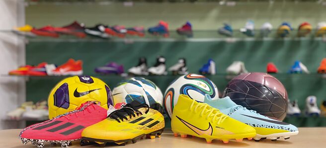 志强-KY是台湾少数制鞋厂，有生产足球鞋的厂商。图／志强提供