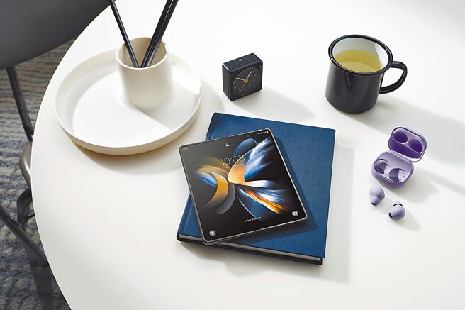 三星「回收旧手机 全星为地球」活动延长至10月底，凡回收一台废弃手机，台湾三星将加码回馈200元支持「社团法人中华民国荒野保护协会」。（三星提供）