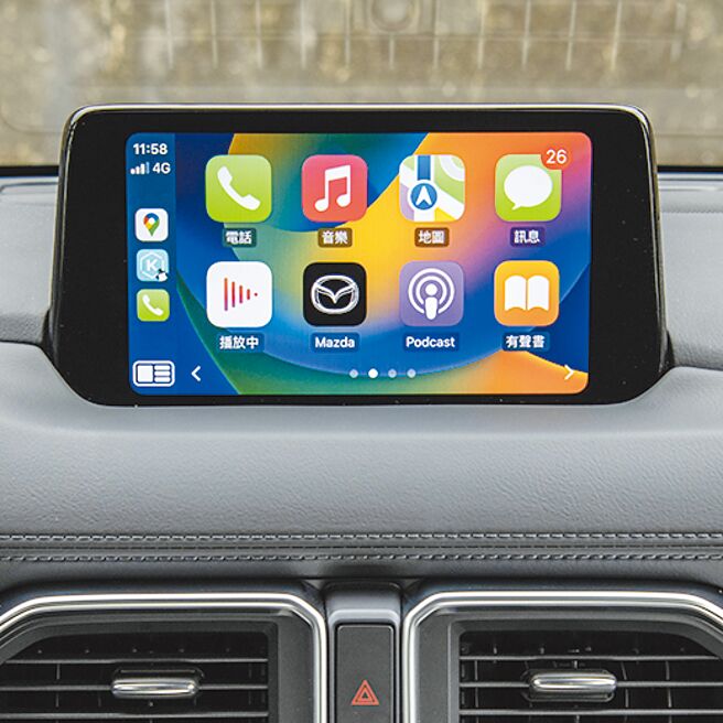 支援Android Auto与Apple CarPlay连结。（陈大任摄）
