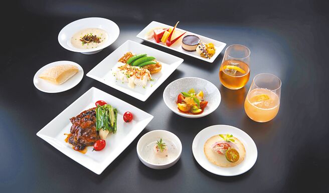 米其林一星主廚Paul Lee為長榮航空台北—米蘭航線皇璽桂冠艙的乘客精心設計兩套餐點。（長榮航空提供）飲酒過量 有礙健康