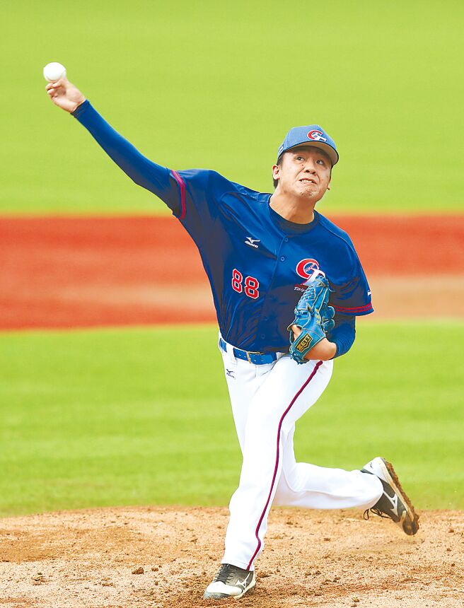 中华队李晨薰先发主投5局只失1分，有效压制墨西哥打击火力。（陈怡诚摄）